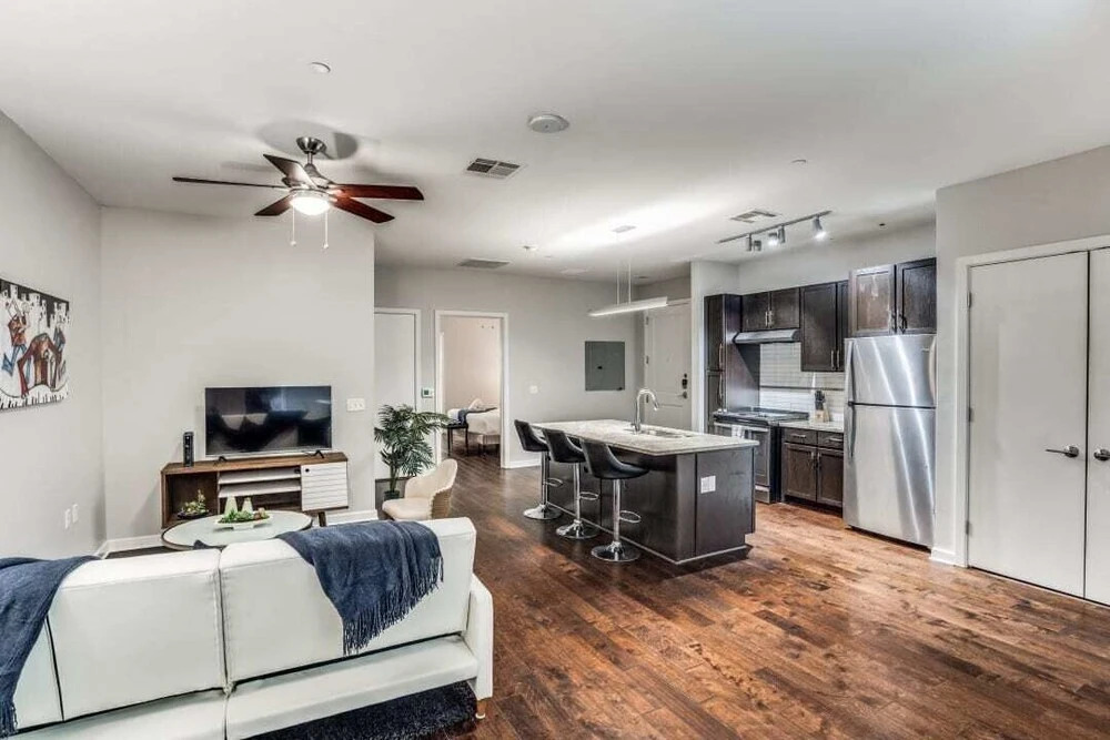 Stunning 2Br 2Ba W Sky Pool Lounge Cozysuites - photo 2