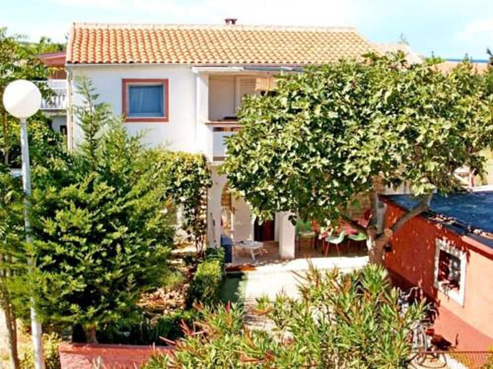 Two Bedroom Apartment In Vir — 4-Star Luxury Hotel in Vir, Croatia