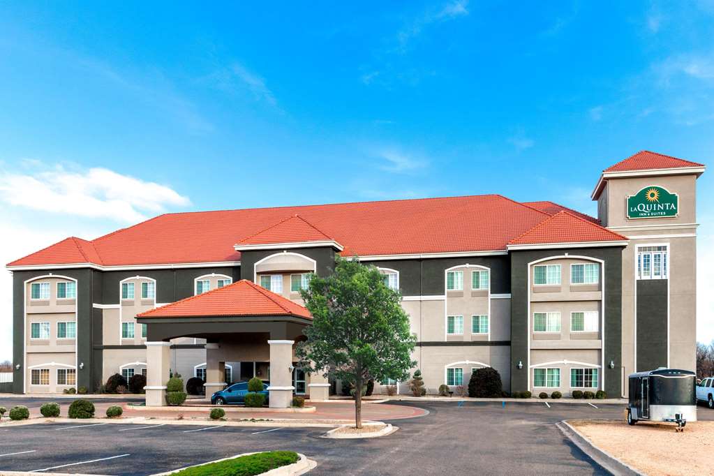 La Quinta Inn & Suites by Wyndham Tucumcari - featured photo