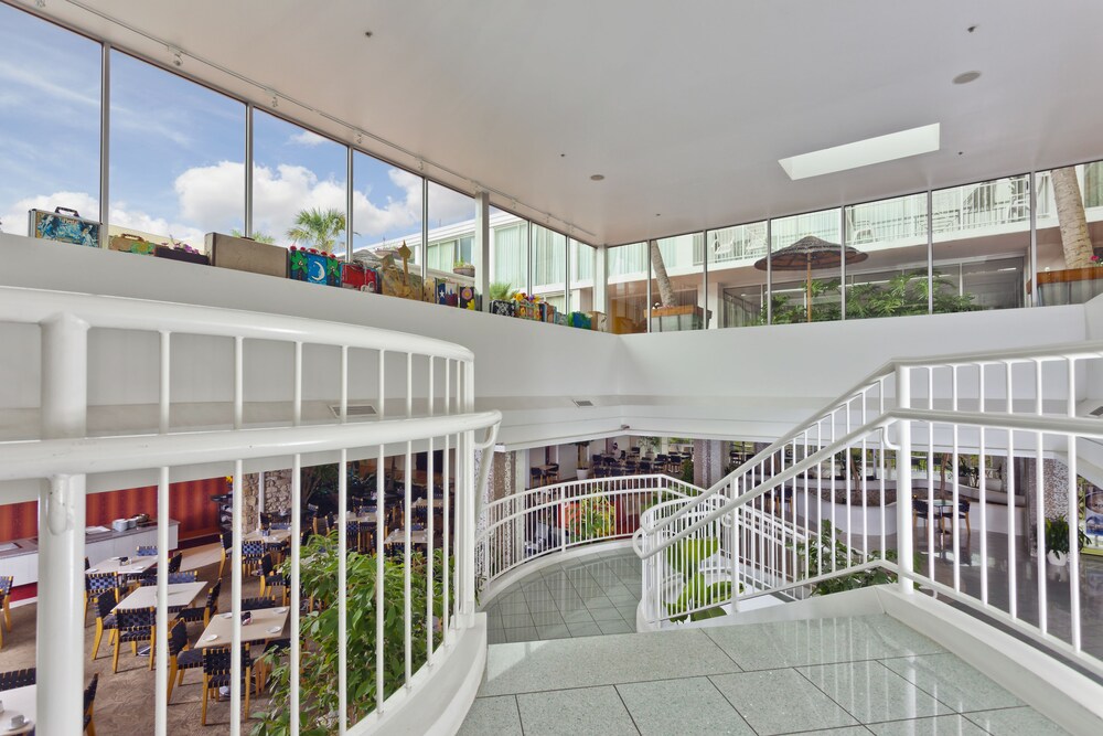 El Tropicano Riverwalk Hotel - photo 28