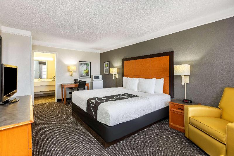 Travelodge by Wyndham El Paso Airport - photo 17