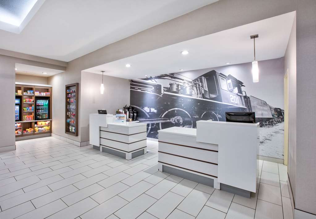 La Quinta Inn & Suites by Wyndham Palestine - photo 7