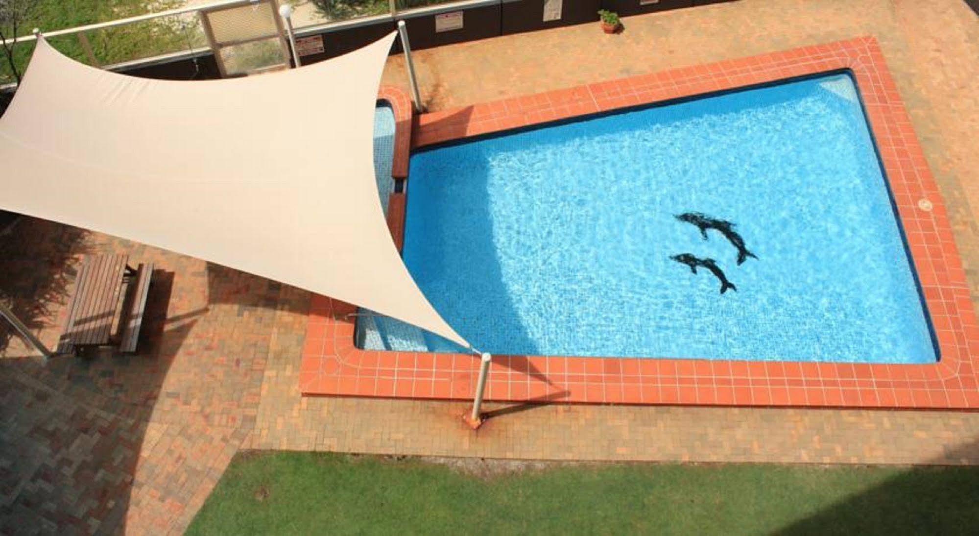 President Holiday Apartments Absolute Beachfront