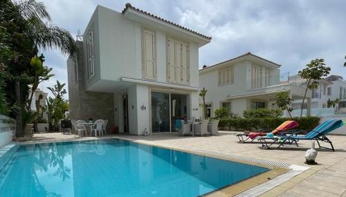 Zoe’s villa by Turtle Bay