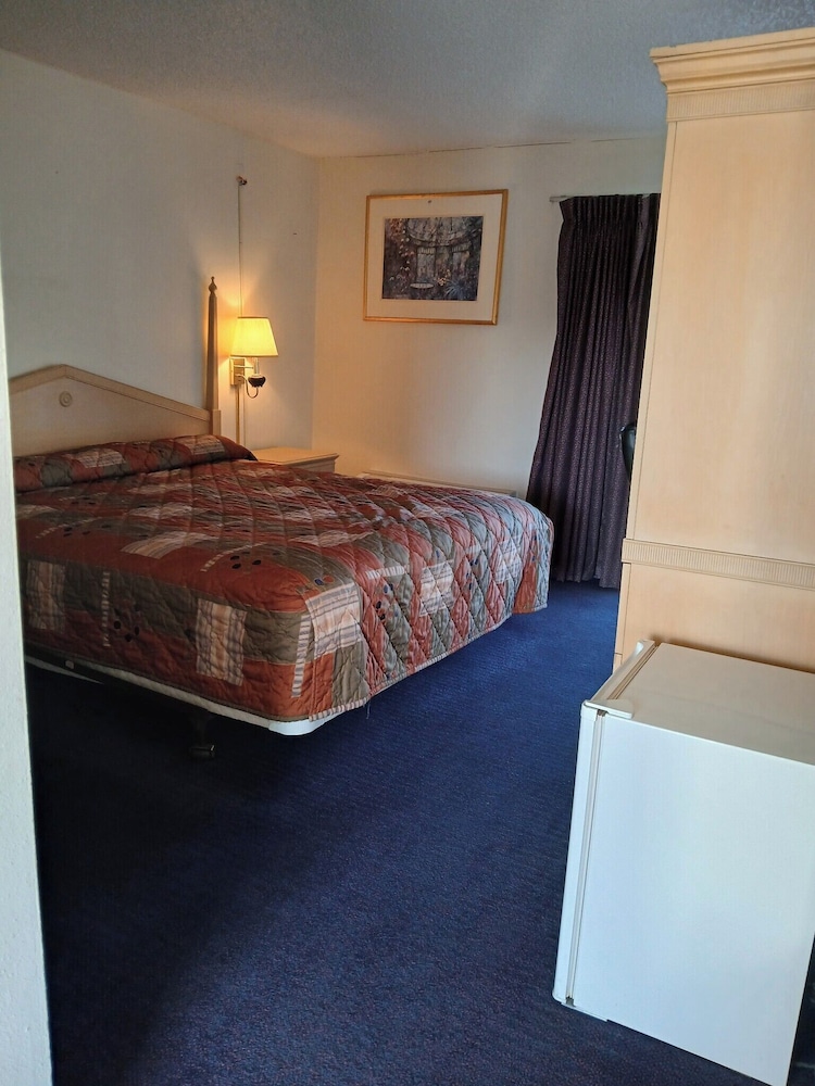 The Hastings Inn Parsons - photo 8