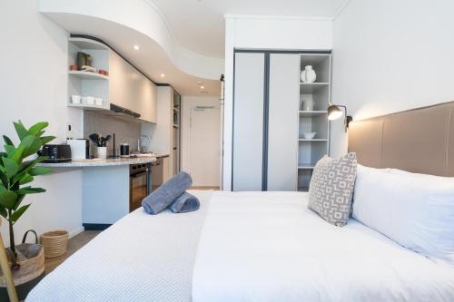 803 Zeeland Pier Premium 8th Floor Studio Near CTICC with Parking