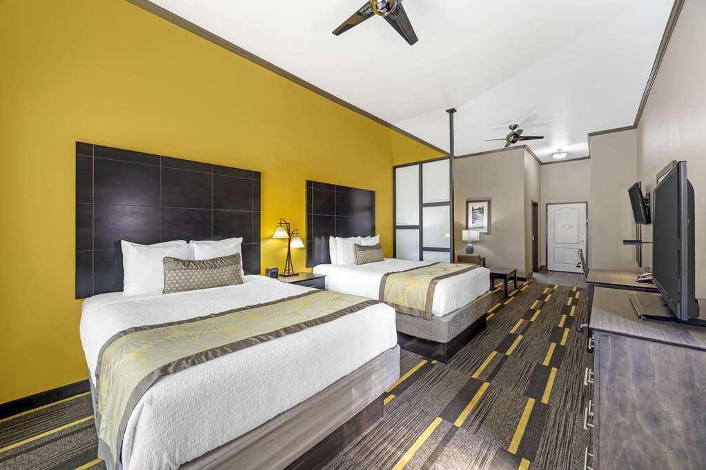 Best Western Plus Emerald Inn & Suites - photo 13