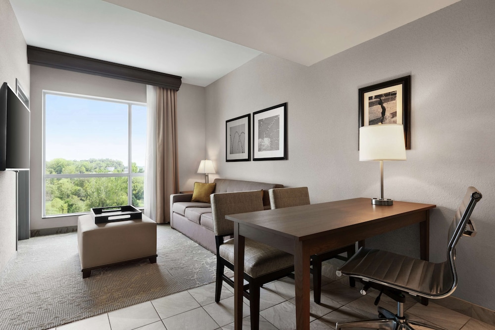 Embassy Suites by Hilton Charlotte Ayrsley - photo 16