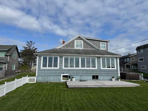 Seaside Beach Front House on the Promenade — 4-Star Luxury Hotel in Seaside, United States
