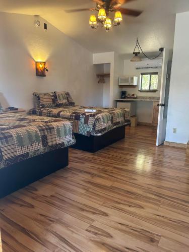 Nine Pines Motel - photo 31