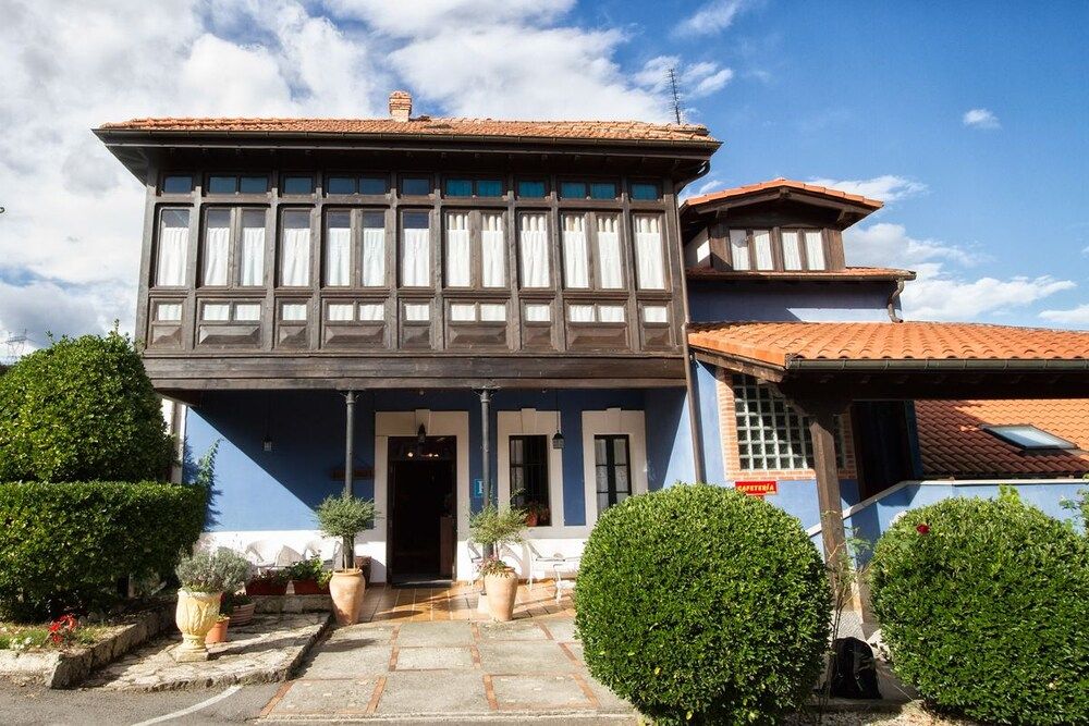 La Casona de Sobrepiedra - carbon neutral hotel in Parres