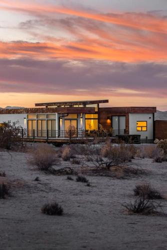 Panoramic Heaven Luxury Designer Property w Spa — 4-Star Luxury Hotel in Joshua Tree, United States