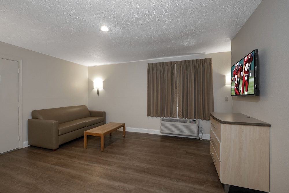 Red Roof Inn Indianapolis Greenwood - photo 8