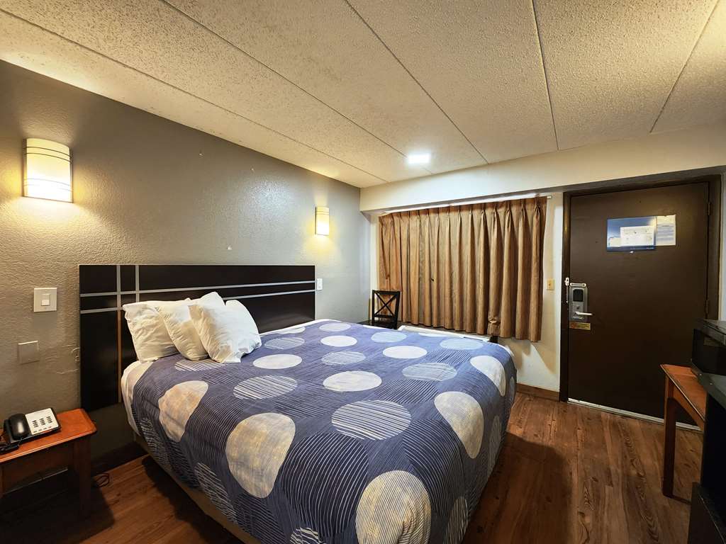 Americas Best Value Inn & Suites Little Rock at Scott Hamilton Dr - photo 16
