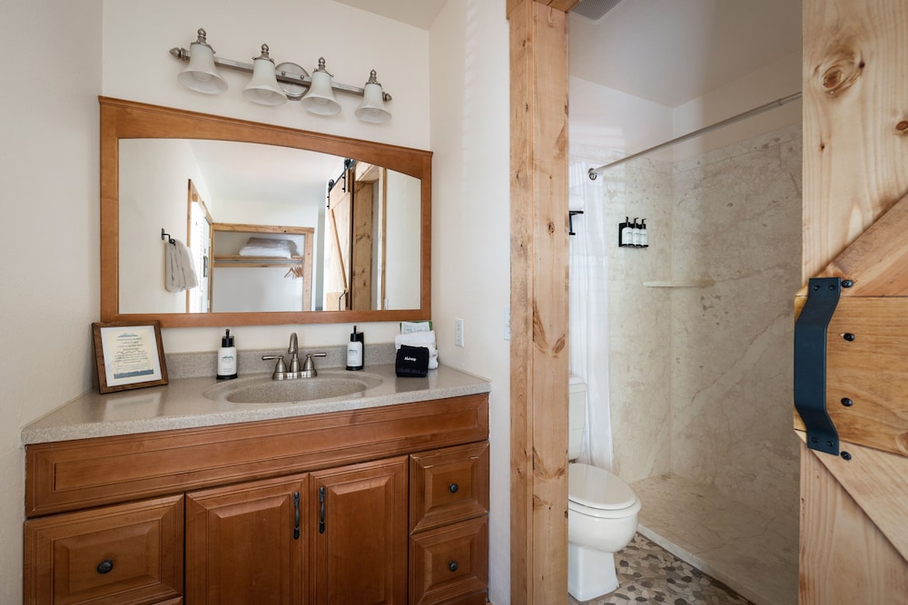 Elk Refuge Inn - photo 88