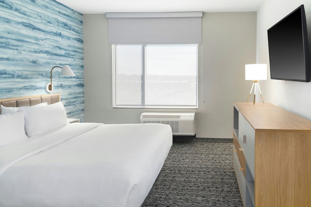 Ramada Inn - photo 2