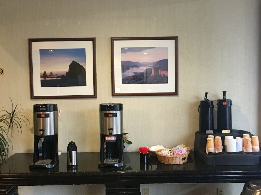 Ramada Portland Airport - photo 28