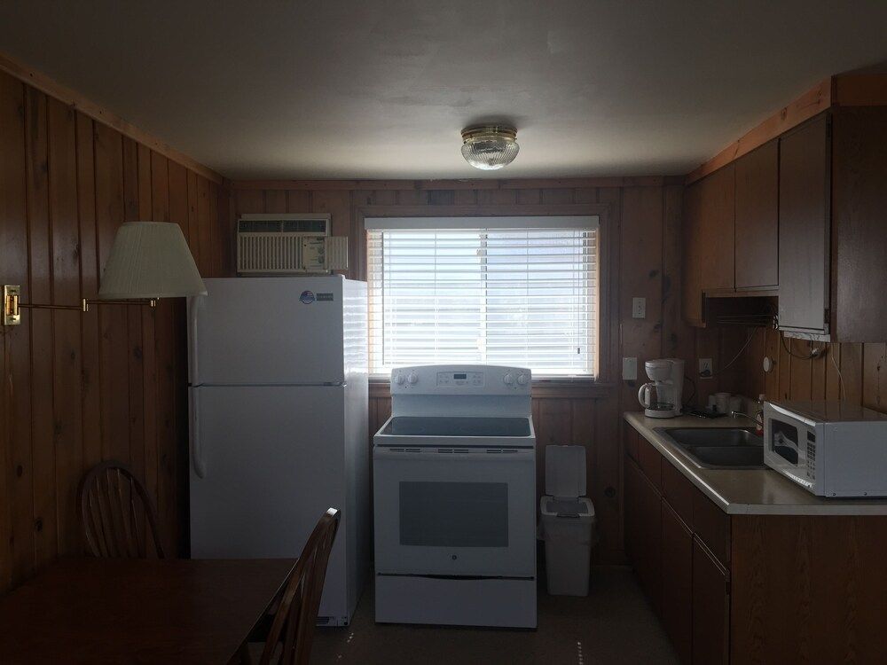 Waters Edge Motel - photo 6