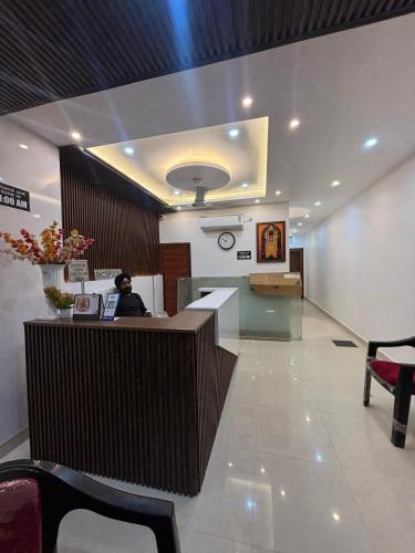The Moon Inn - carbon neutral hotel in Ajodhya