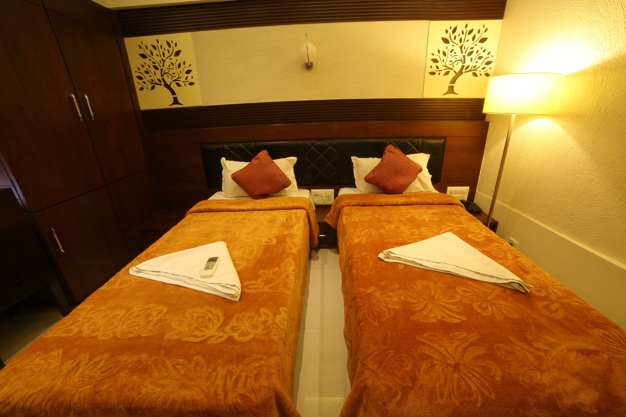 Hotel Grand Pragati — Surat