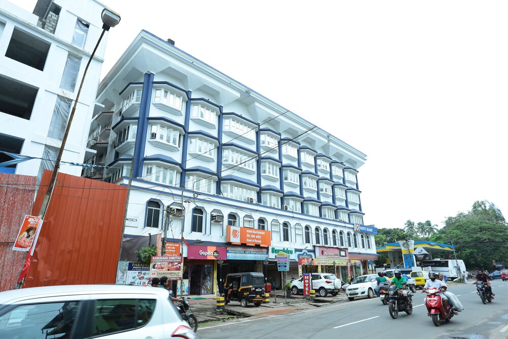 Oyo Flagship 45432 R.V.Tower — hotel in Guruvayur