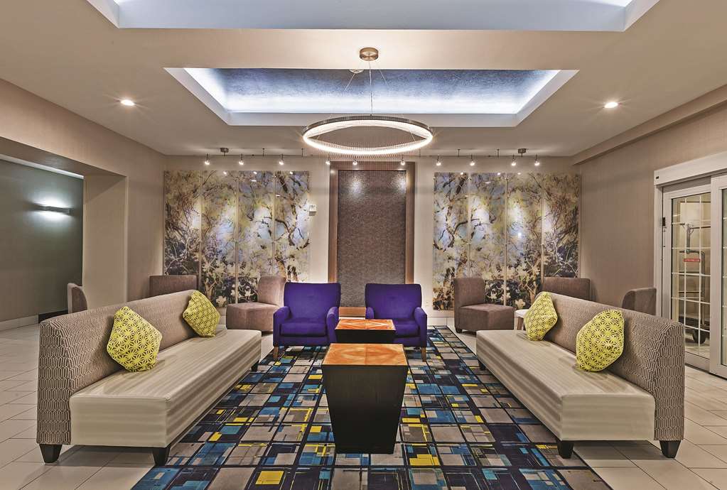 La Quinta Inn & Suites by Wyndham Palestine - photo 6