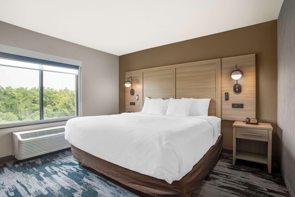 Comfort Suites At WestGate Mall - photo 19