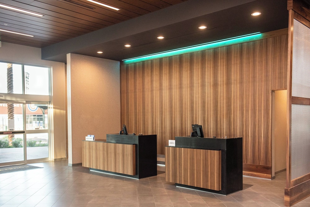 Courtyard by Marriott Mesa At Wrigleyville West - photo 2