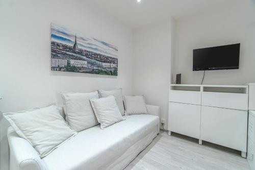 GuestHost Crocetta District Bright & Roomy Apartment — 4-Star Luxury Hotel in Turin, Italy
