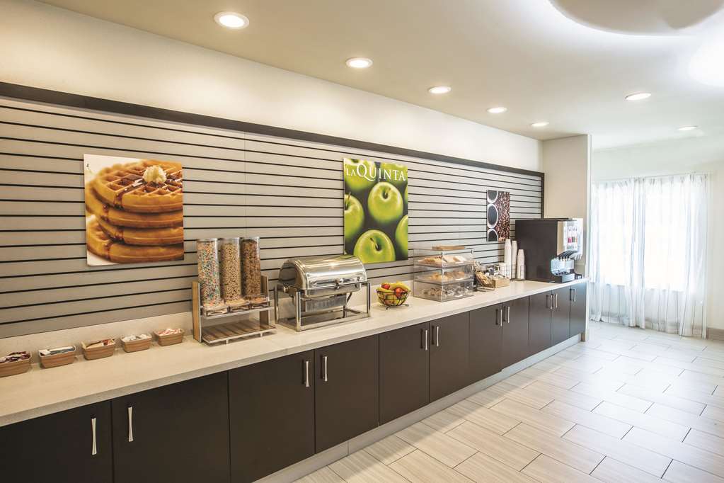 La Quinta Inn & Suites by Wyndham Hattiesburg I 59 - photo 22