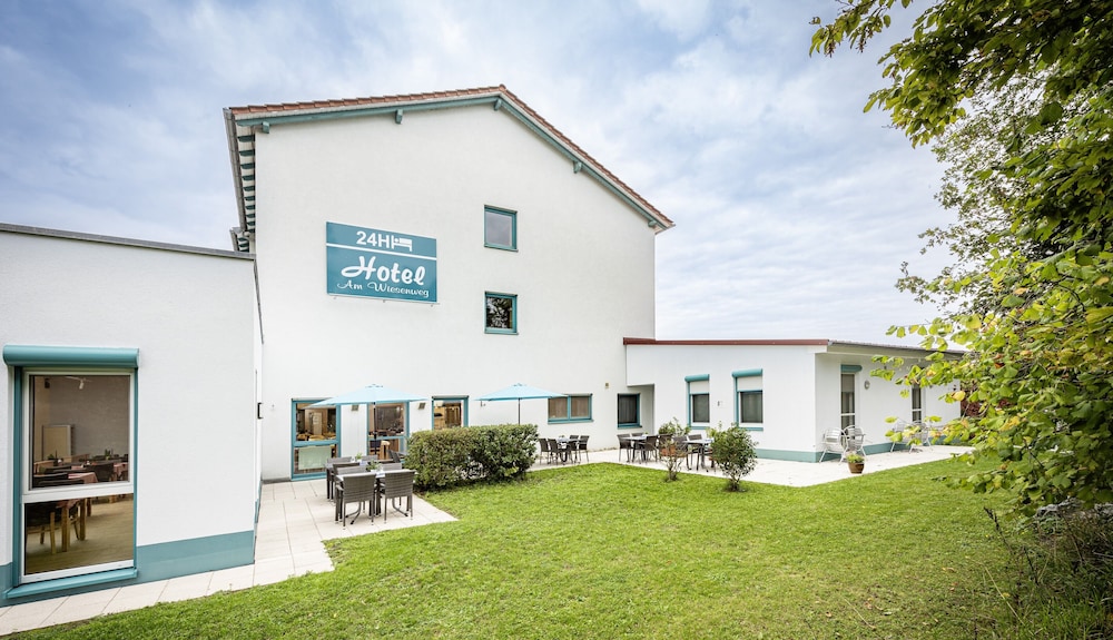 Hotel Am Wiesenweg l 24h check in — hotel in Hausen