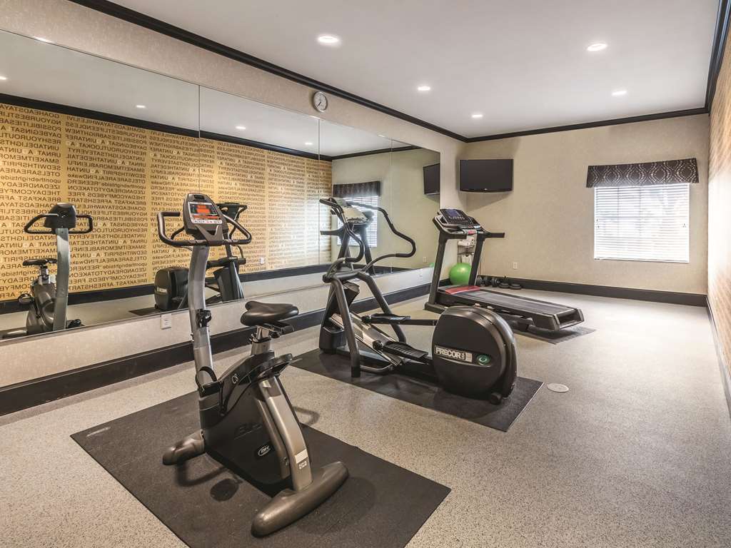 La Quinta Inn & Suites by Wyndham Dallas Grand Prairie South - photo 18