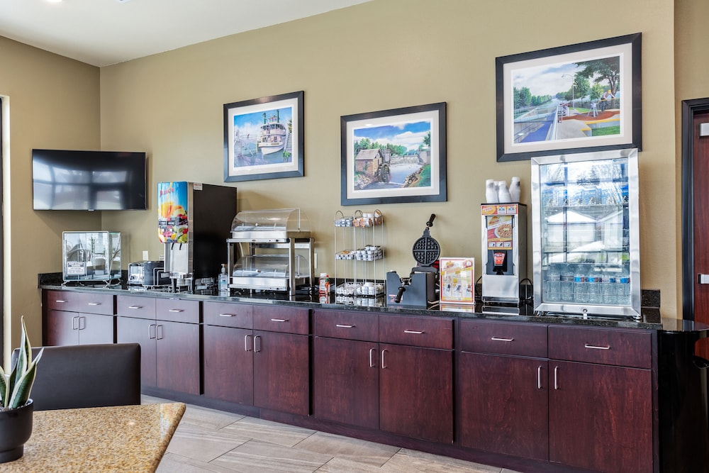 Cobblestone Hotel & Suites Little Chute - photo 43
