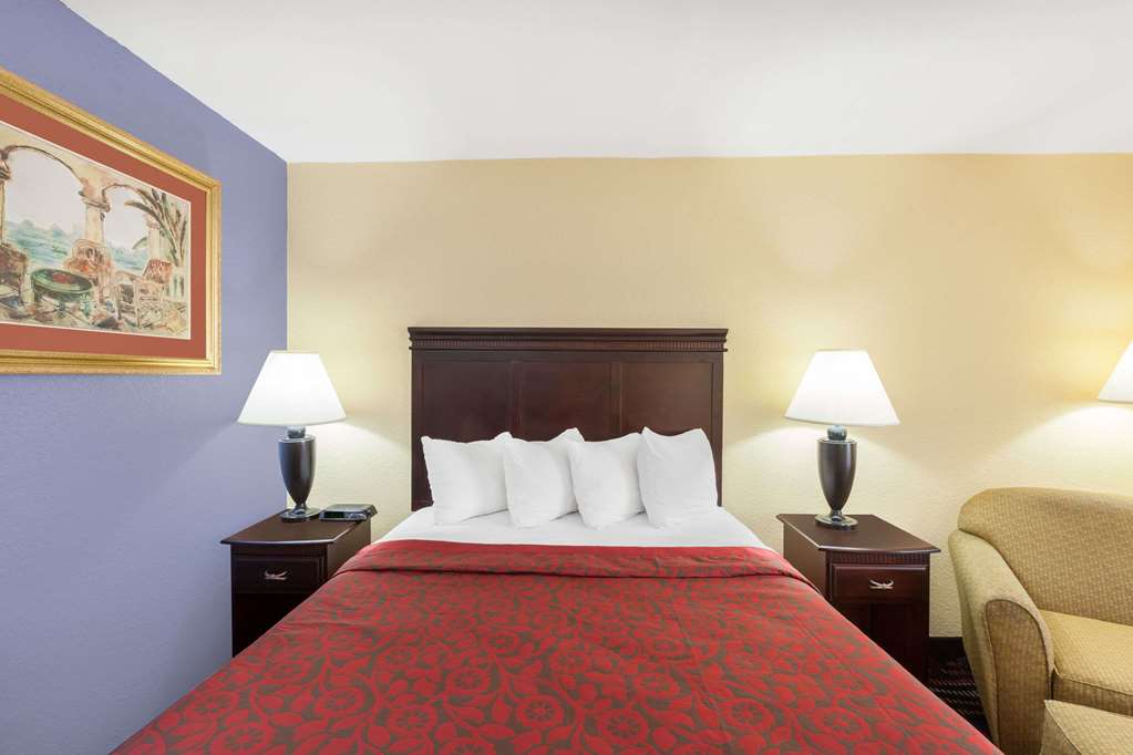 Days Inn by Wyndham Uvalde - photo 8
