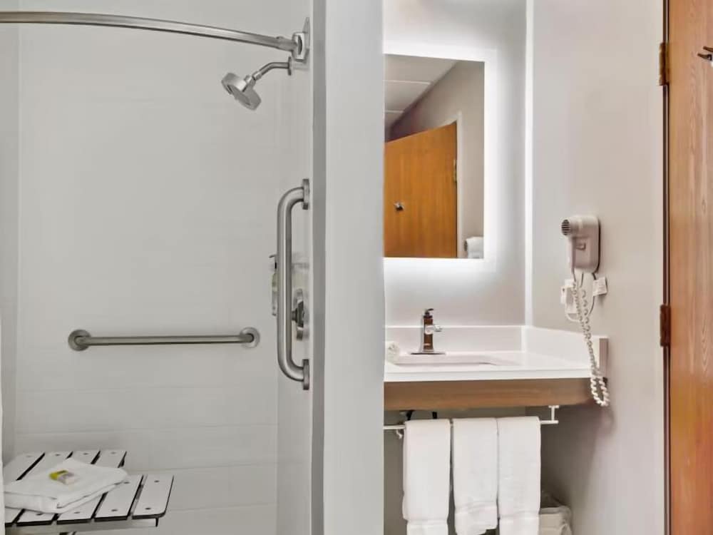 Holiday Inn Express Hotel & Suites Bad Axe by IHG - photo 37