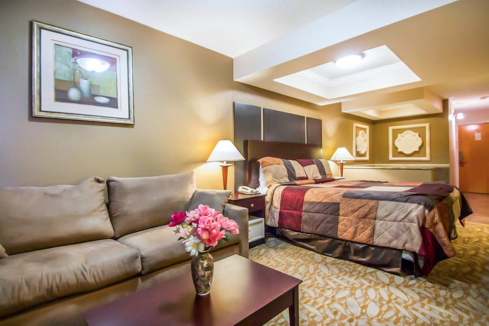 Econo Lodge Inn & Suites Old Saybrook Westbrook - photo 37