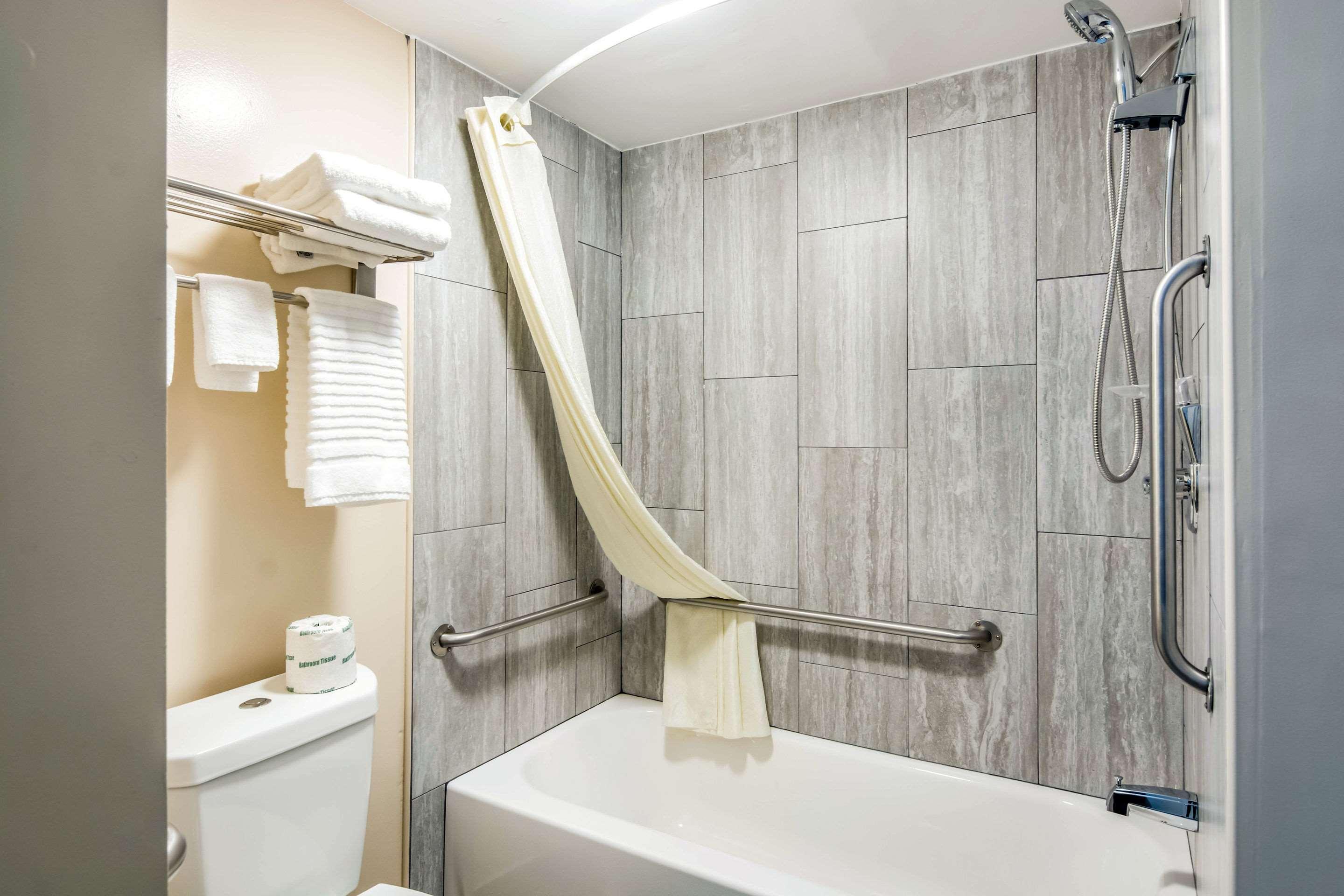 Rodeway Inn Richmond South - photo 14
