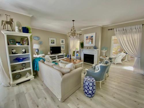 Ocean and mountain breeze in Hermanus, South Africa