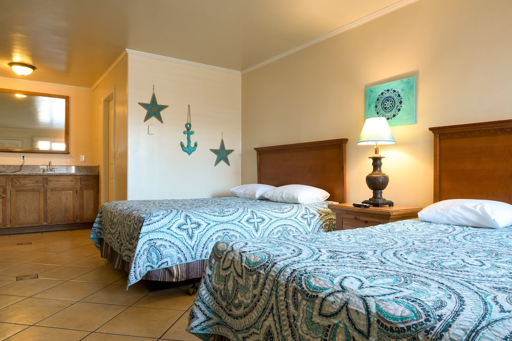 The Shores Inn and Beach Houses - photo 4