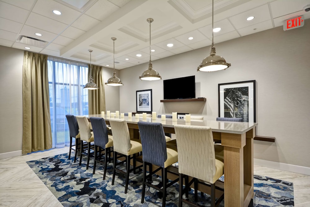 Hampton Inn Livonia Detroit - photo 3