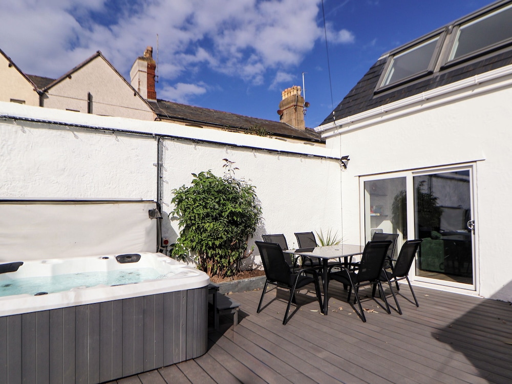 The Railway Cottage — 4-Star Luxury Hotel in Llandudno, United Kingdom