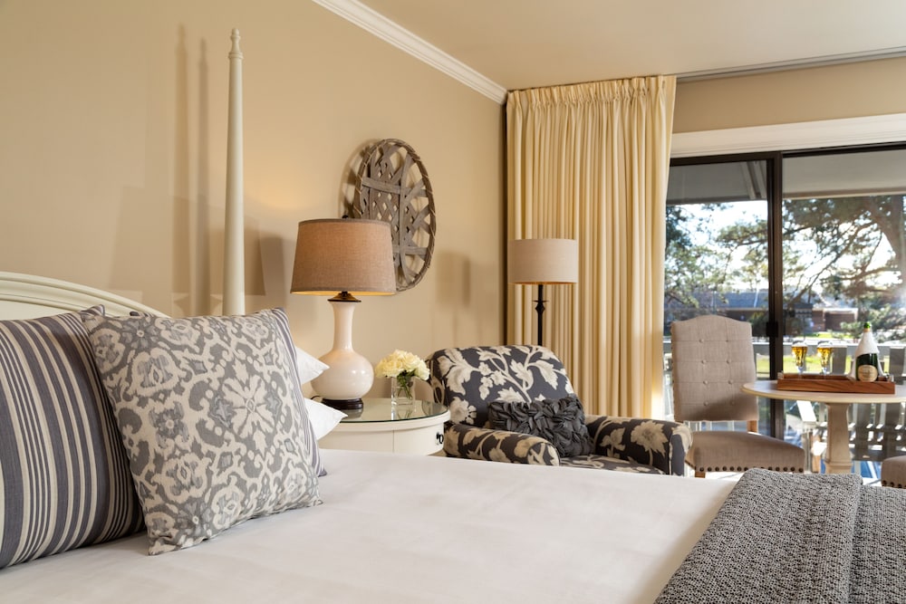 Refuge Inn - photo 15