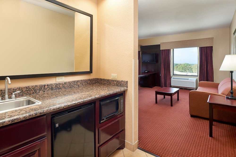 Hampton Inn & Suites Austin South Buda - photo 20