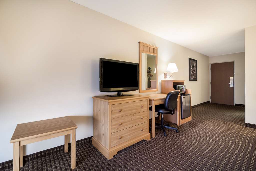 Best Western Golden Spike Inn & Suites - photo 38