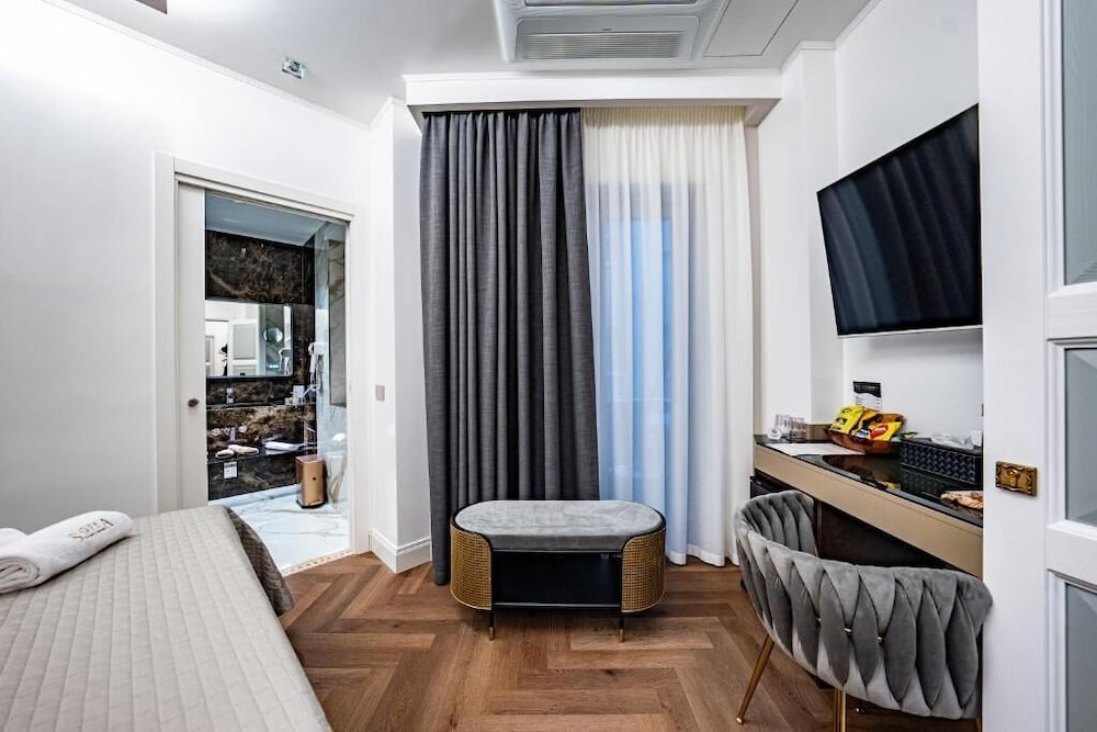 SOFIA Ultra Suite Collection — 4-Star Luxury Hotel in Rome, Italy