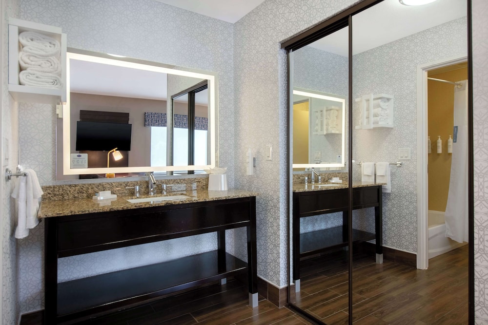 Hampton Inn & Suites Harvey New Orleans West Bank - photo 21