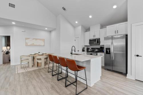 Luxurious Hidden Gem Downtown Access Balcony — 4-Star Luxury Hotel in Austin, United States