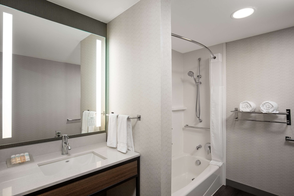 Hilton Garden Inn Kalispell - photo 21