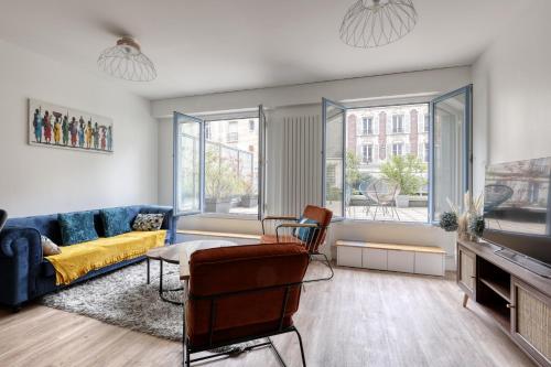 Branded New 4 Bdrs Flat Huge Terrace Prime Loc — 4-Star Luxury Hotel in Paris, France