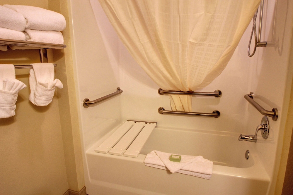 Cobblestone Hotel & Suites Broken Bow - photo 45